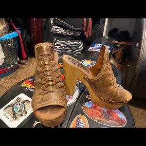 High platform wedge size 6